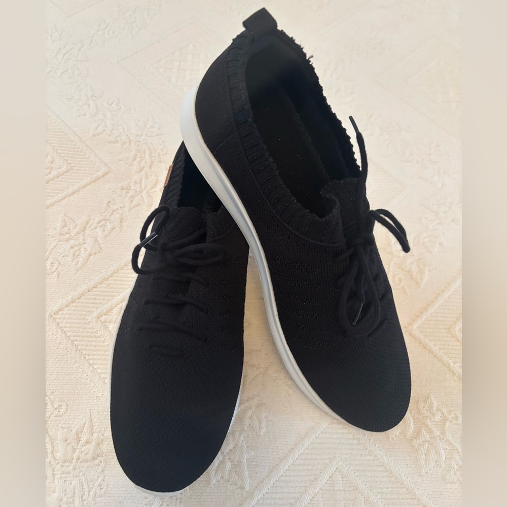 NWOT ANACAPRI Soft Slip On Casual Sneakers.